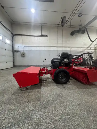 Up for sale is out mint gravely pro. Bought new no issues new brushes. 451 h dealer serviced Snow au...
