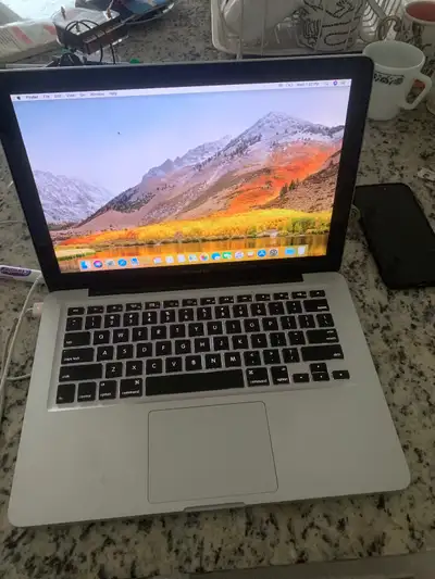 MacBook Pro. ,500 ssd SATA,Built-in Display 13.3inch(1280-800),Intel graphic 3000 384 MB graphics,pr...