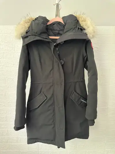 I'm selling a used Canada Goose in XS. This stylish and functional parka is designed to keep you war...