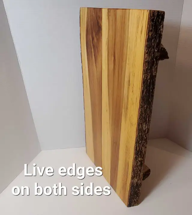 Acacia wood cutting board/serving platter featuring live edges in Other in Ottawa - Image 3