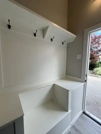 Vernon 2 Bedroom & Den / Bonus room + 1 Bath