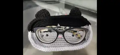 Crochet cat eyeglass holder / Porte lunette chat en crochet, View more