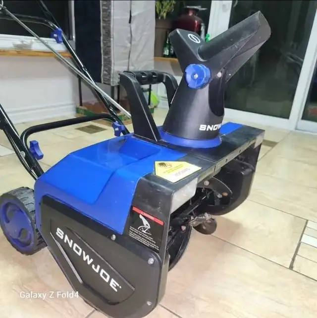 SNOW BLOWER  SnowJoe SJ627E in Snowblowers in City of Montréal - Image 6