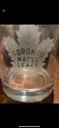 NEW NHL Maple Leafs  2 Whisky Size Glasses