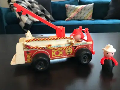Vintage Fisher Price Little People Fire Engine/Fire Truck (early version: 1960's/70's) Includes 1 ex...