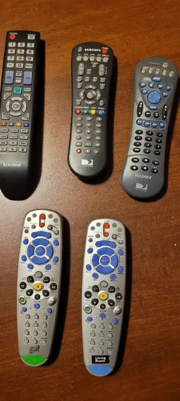 5 Universal TV Remotes 5$ in General Electronics in Laval / North Shore - Image 5