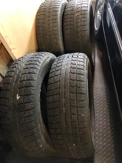 4 pneus d’hiver (2 Kebek et 2Win88) avec relief similaire.(voir photos)