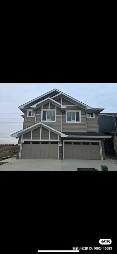 Brand new 3 BDRM/2.5 Bath duplex Mainfloor in uplands