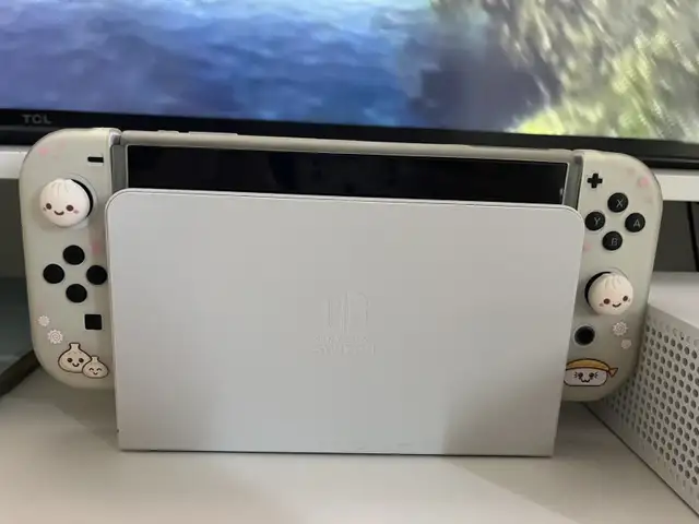 NINTENDO SWITCH OLED in General Electronics in City of Montréal - Image 2