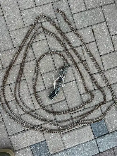 There is 40 feet of chain that is made up of 3/4 inch links. There are 2 pulleys that can easily be...
