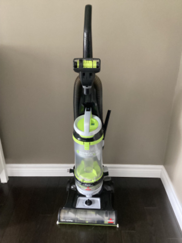 Bissell Upright Vacuum in Vacuums in Ottawa - Image 2