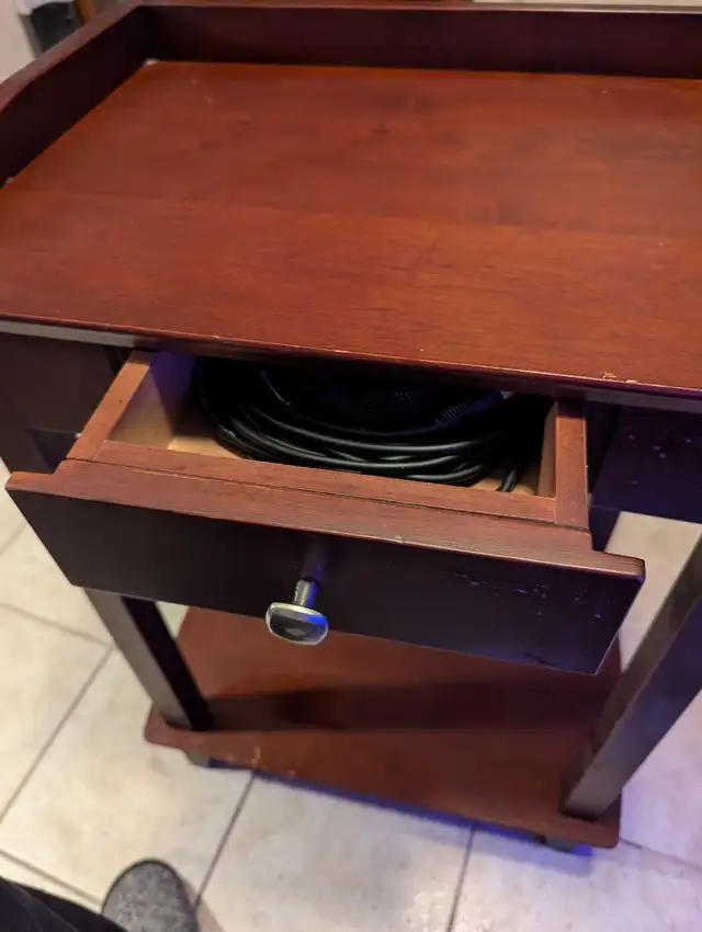 Table d'appoint in Other Tables in Saint-Jean-sur-Richelieu - Image 3