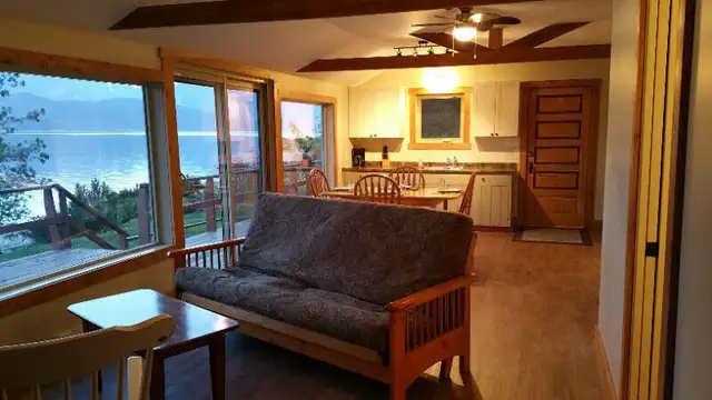 Queens Bay Hideaway Balfour in British Columbia in Canada - Image 5