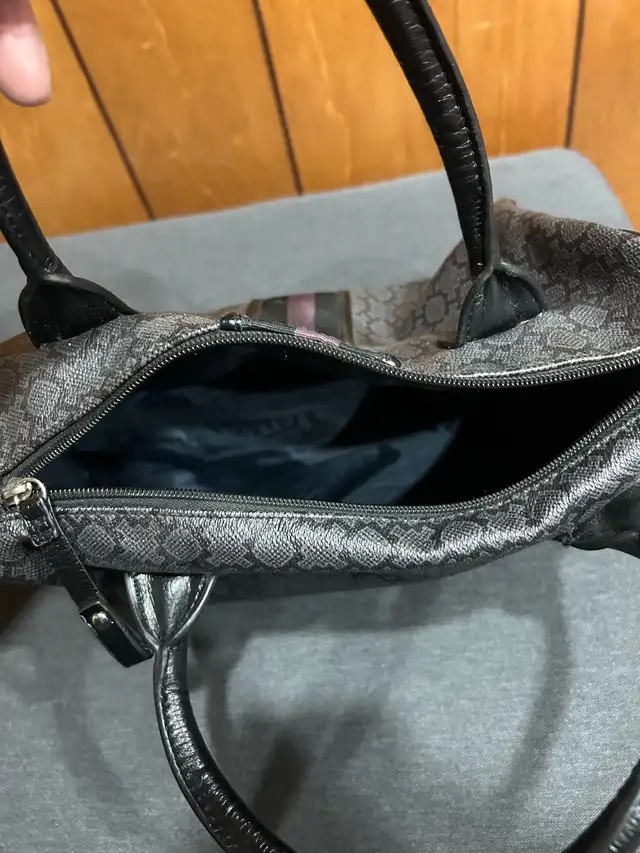 Tommy Hillfiger Purse - Great Condition 62854394075906123