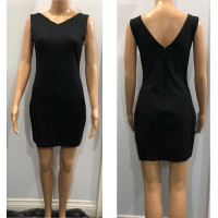 Aritzia Babaton Black V-neck/V-Back Shift Dress Size 4