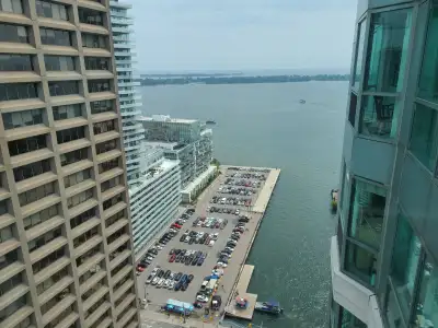 10 Yonge Lakeview suite