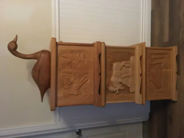 coffre en bois pin avec sculpture en bois in Home Décor & Accents in Edmundston - Image 6