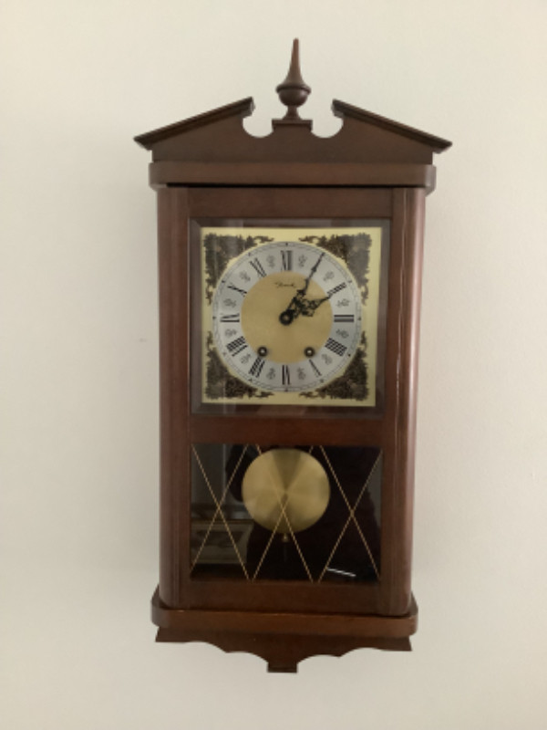 Horloge murale avec carillon Westmingster dans Art et objets de collection  à Shawinigan