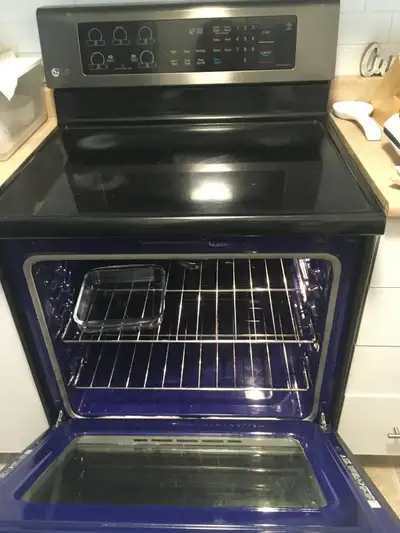 Cuisinière électrique LG – très bon état et très propre, View more