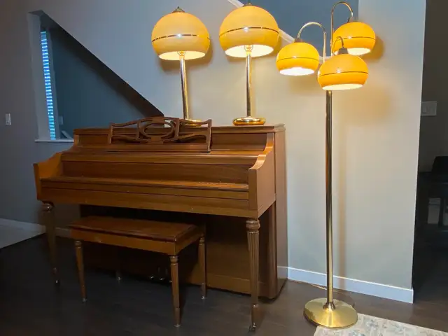 Lamps - Vintage Mid Century Modern, acrylic, gold shades, brass62863734623363121