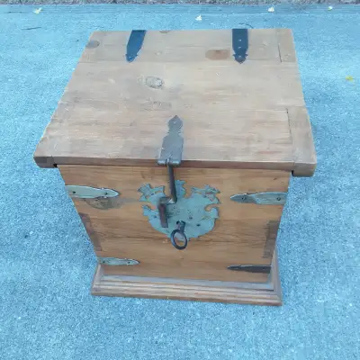 Antique silver gold bullion bars treasury payroll strong box, View more