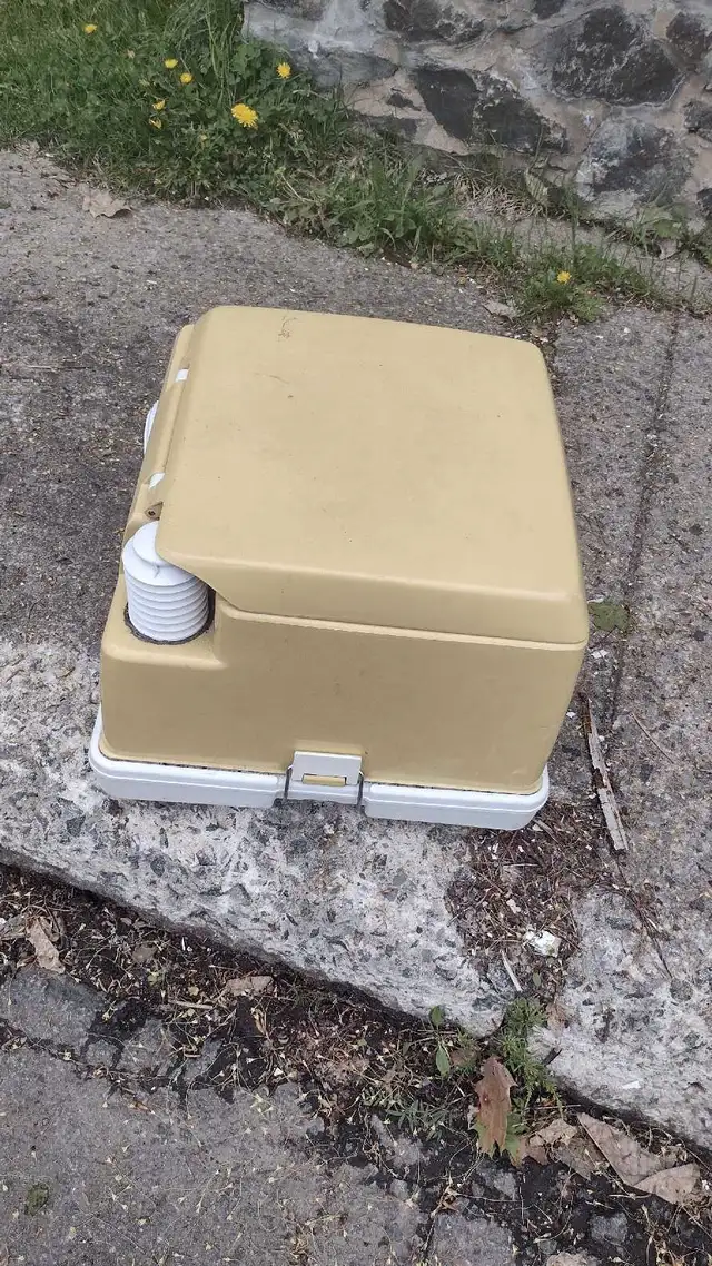 toilette chimique camper in RVs & Motorhomes in Shawinigan - Image 3