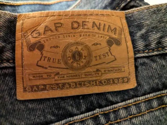 Gap Denim Jeans 10x32, downtown Toronto.  in Women's - Bottoms in City of Toronto - Image 3