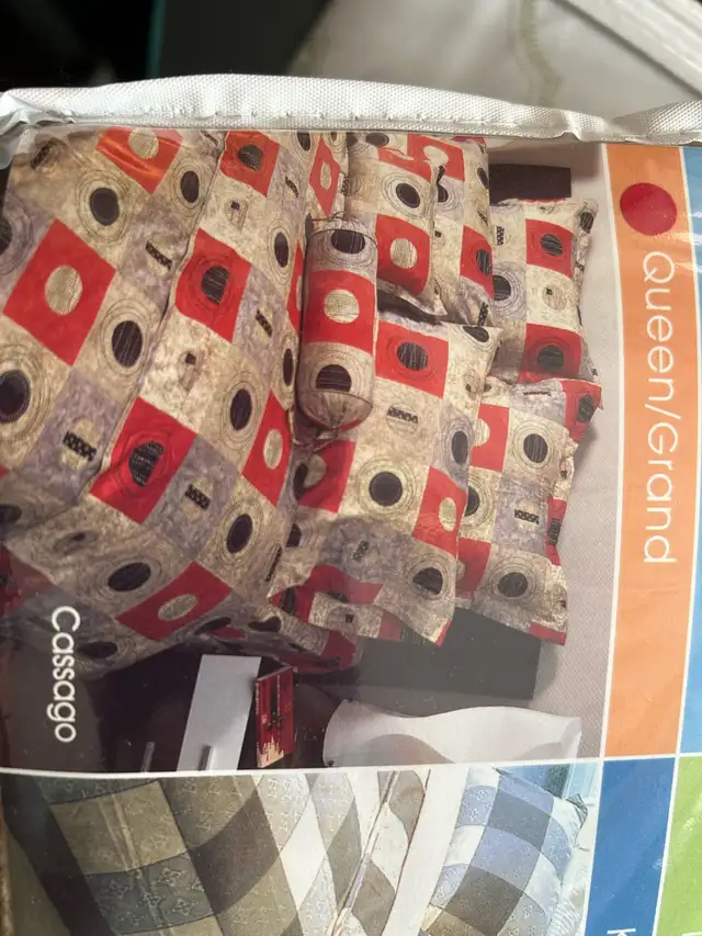 Queen duvet cover in Bedding in Markham / York Region - Image 2