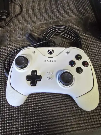 Razer Wolverine V2 Wired Controller, View more