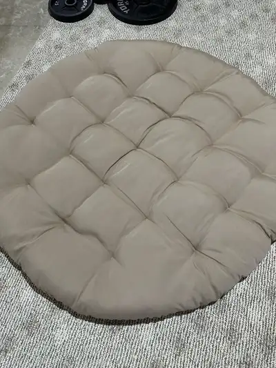 No stains or damage Neutral tan/ taupe colour Fits papasan design type chair ( my frame broke) Still...