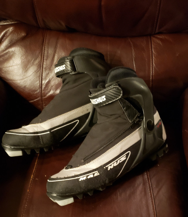 NNN Cross country ski boots Eur 43  in Ski in Barrie - Image 3