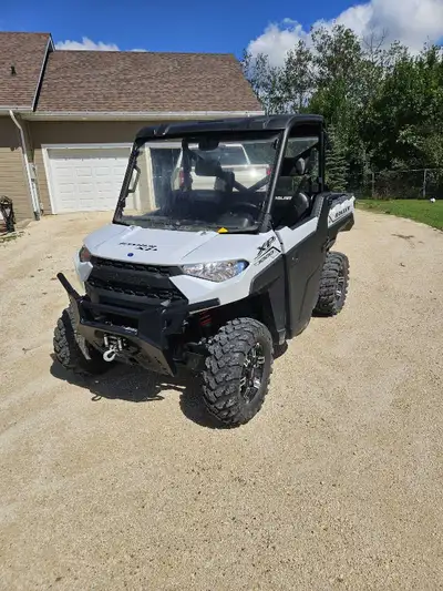 Super low kms. 4400kms approx comes with plow for winter