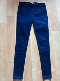 Forever 21 Stretch Skinny jeans $10, size 27, navy