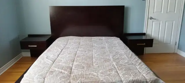 Ensemble de lit moderne, grandeur Grand lit (brun foncé) in Beds & Mattresses in City of Montréal - Image 3