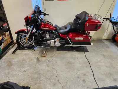 2013 Harley Davidson Ultra Limited 8500 miles Vance & Hines pipes Text 905-252-5244 $14,500.00 AS IS
