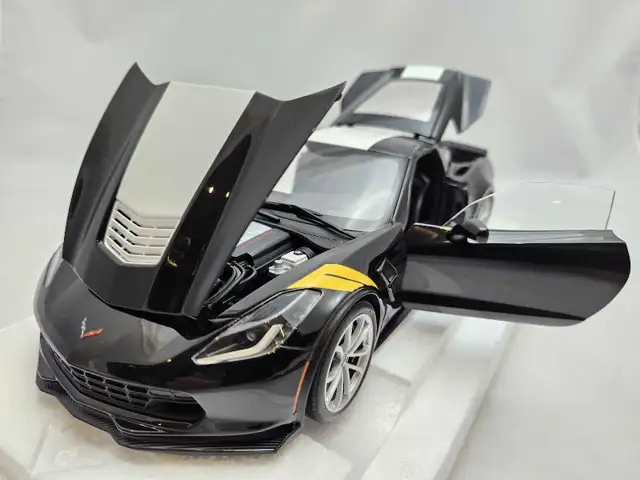 Chevrolet Corvette C7 Grand Sport Black 1:18 Autoart Rare BNIB in Arts & Collectibles in Kawartha Lakes - Image 6