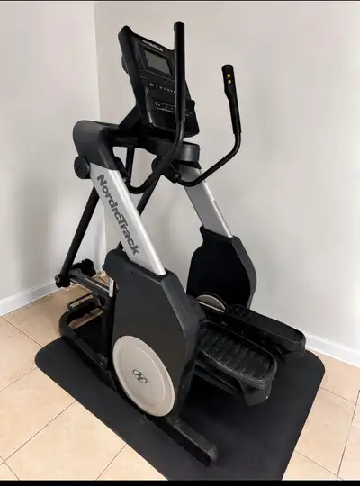 NORDICTRACK FREESTRIDE TRAINER FS7i, View more