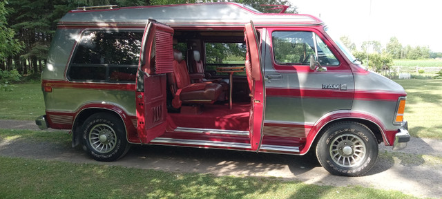 1985 Dodge D250 in Classic Cars in Ottawa - Image 3