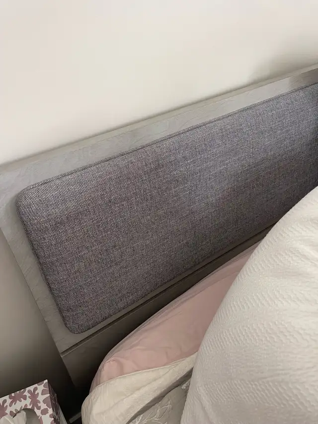 Queen bed & night stands 528934511523276801
