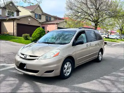 I m selling my van toyota sienna 2009 3.5 V6 178K Run and drive very good engine transmission strong...