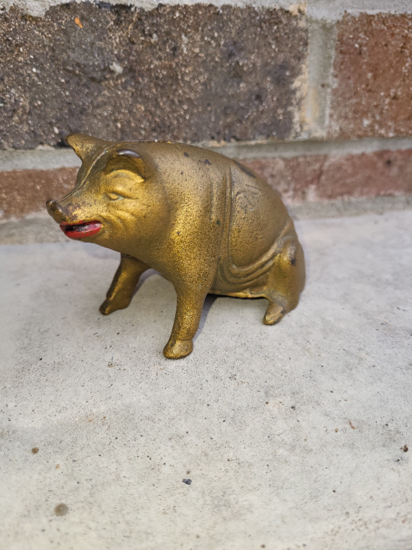 Vintage Cast Iron / Red Lipped Pig Coin Bank/ Piggy Bank in Arts & Collectibles in Hamilton
