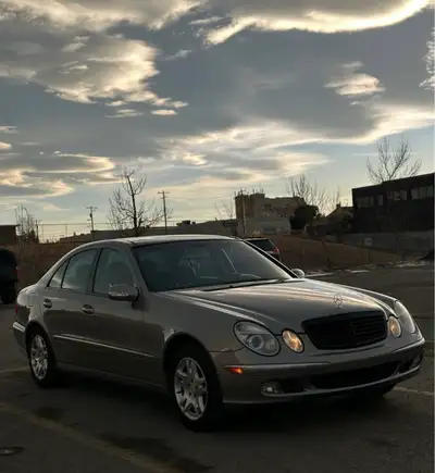 with safety 5499$ e class E320 4 Matic Sunroof, music system, heater seat and side mirror heating el...