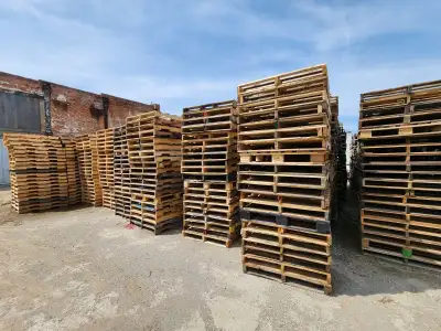 We are Ontarios #1 Wholesale supplier of Used Pallets/Skids & Gaylord boxes. PALLETS: - Used - 36" x...