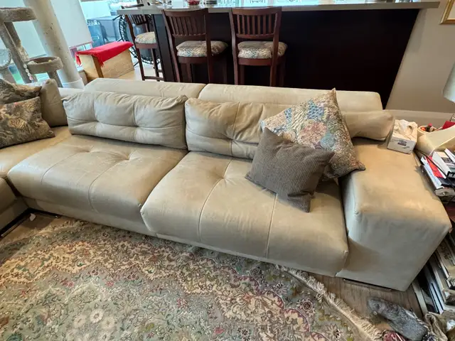 Art Shoppe Italian Leather Sectional in Couches & Futons in City of Toronto - Image 4