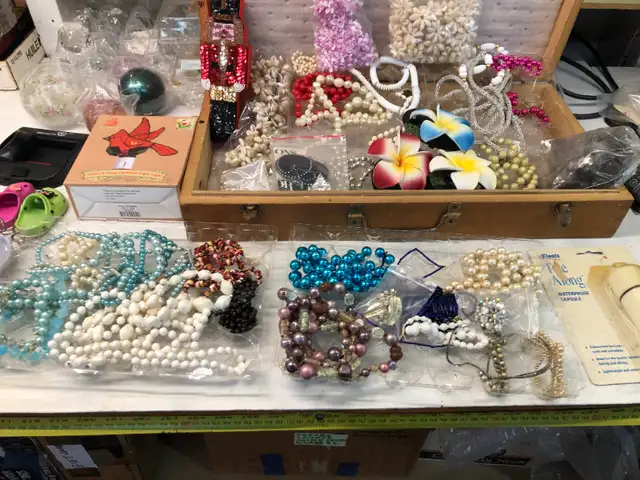 Garage sale in our Barn on any day by appointment in Garage Sales in Oshawa / Durham Region - Image 10