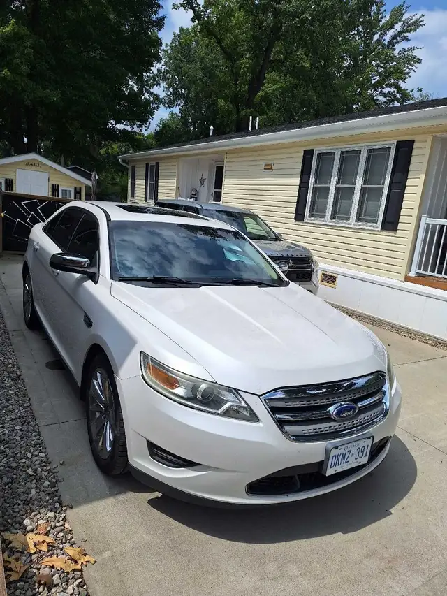 2011 ford taurus..se limited513987944499138562