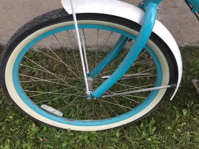 Woman’s cruiser bike. in Cruiser, Commuter & Hybrid in Sudbury - Image 9