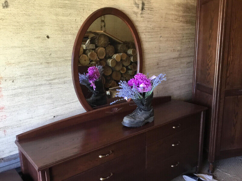 Mobilier de chambre en chêne. Commodes et armoires TroisRivières