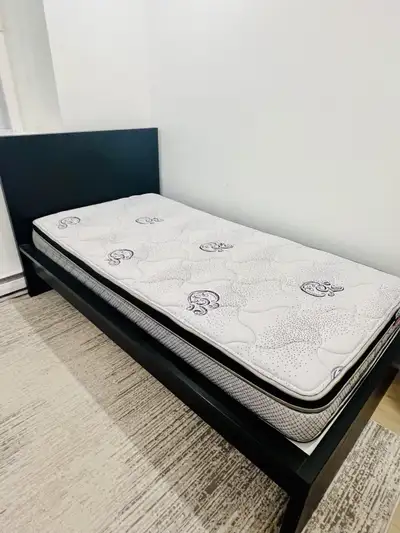 Lit et matelas/Ikea (Malm)/ Bed and Mattress, View more