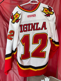 Flames wearing retro Jarome Iginla jerseys tonight : r/hockeyjerseys